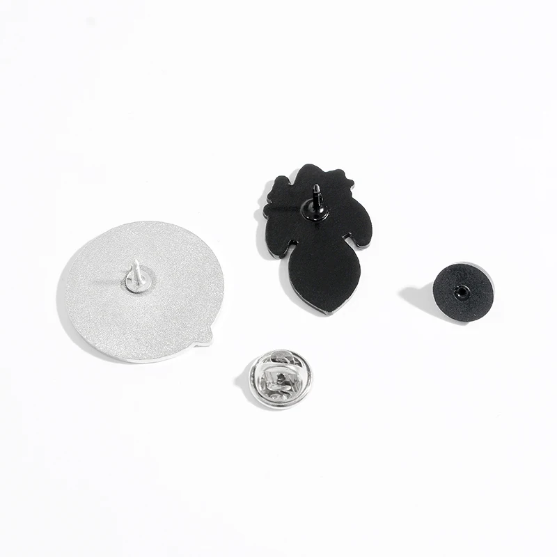 Мне нужна эмалированная булавка в космосе на заказ броши виде астронавта