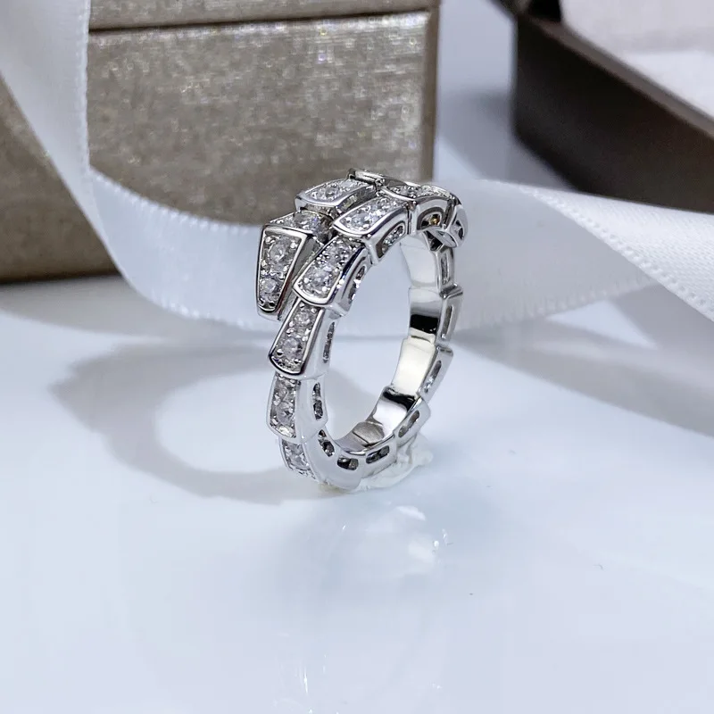 Женское классическое кольцо из серебра 925 пробы с светильник ым Цирконом