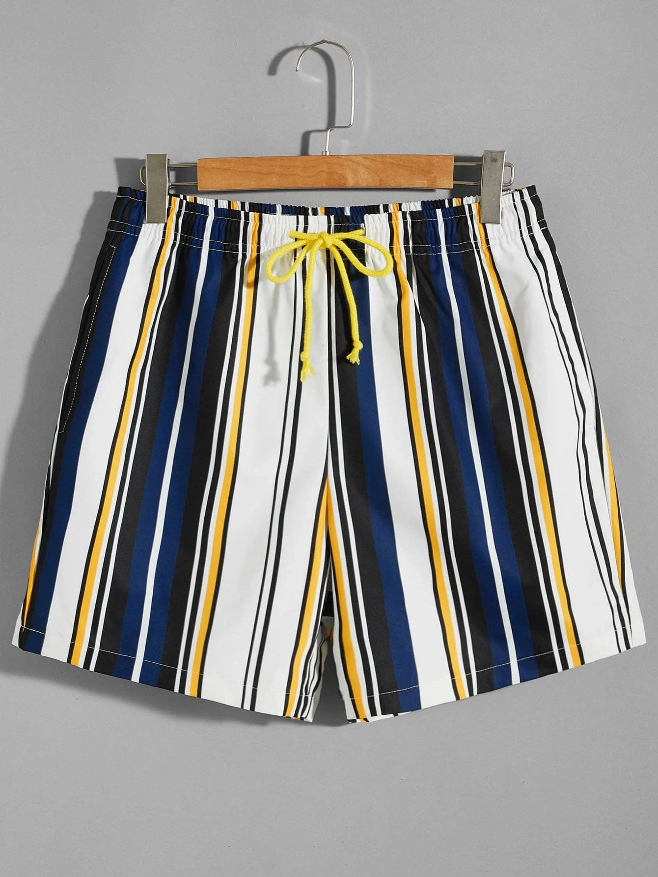 

Men Drawstring Waist Striped Shorts