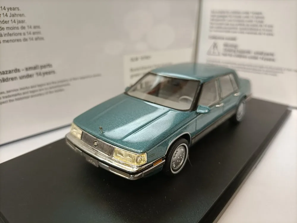 

GLM 1/43 Electra Park Avenue 1976 Green 4 Door Sedan Car Model