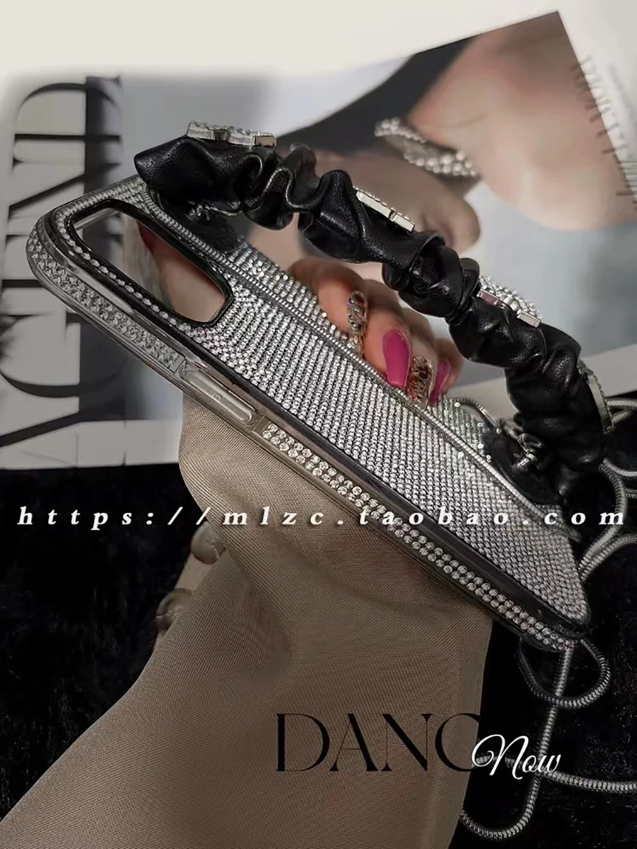 

Light luxury rhinestone letter fat intestines wrist strap diagonal chain fashion personality soft shell phone case for iphone