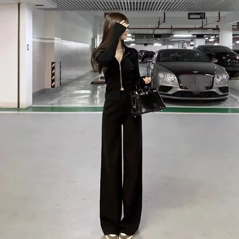 Женский спортивный костюм