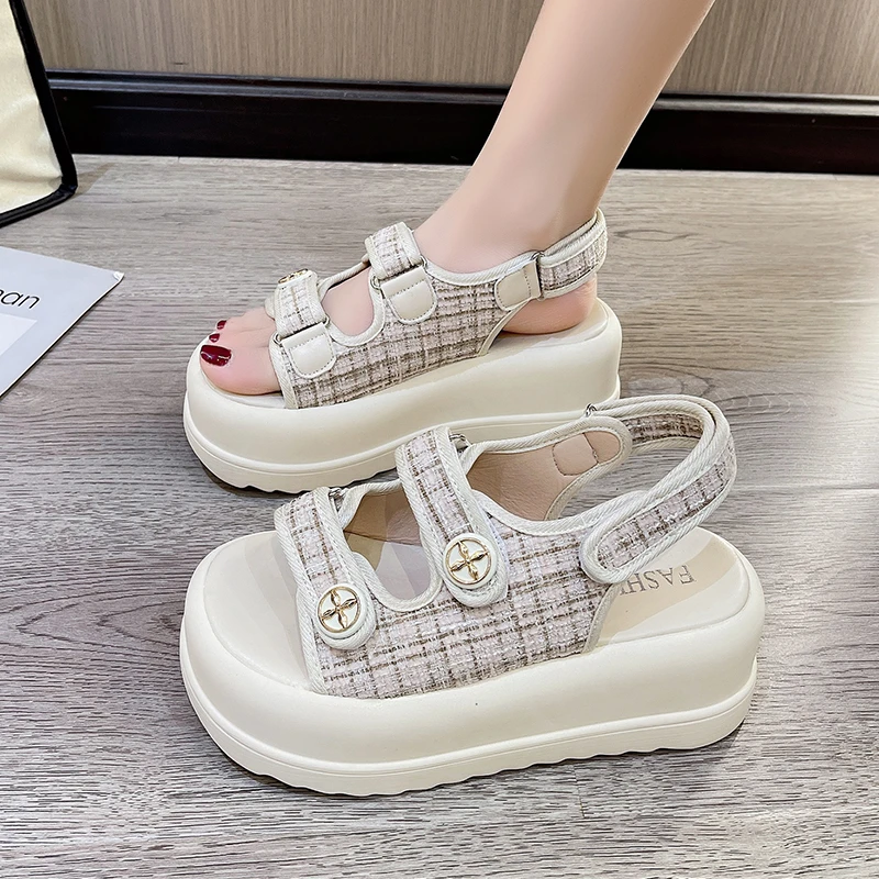 Luxury Woman Platform Sandals Ladies Elegant Medium Women's Shoes Flats Summer Sandals Women 2023 New Designer Shoes Girls