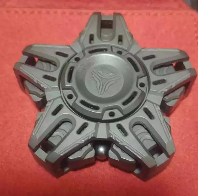 

Second-hand product Iron room storage wood fingertip gyroscope