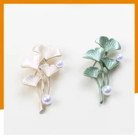 light luxury green plant flower brooch ladies golden green flower wedding leisure brooch pin gift