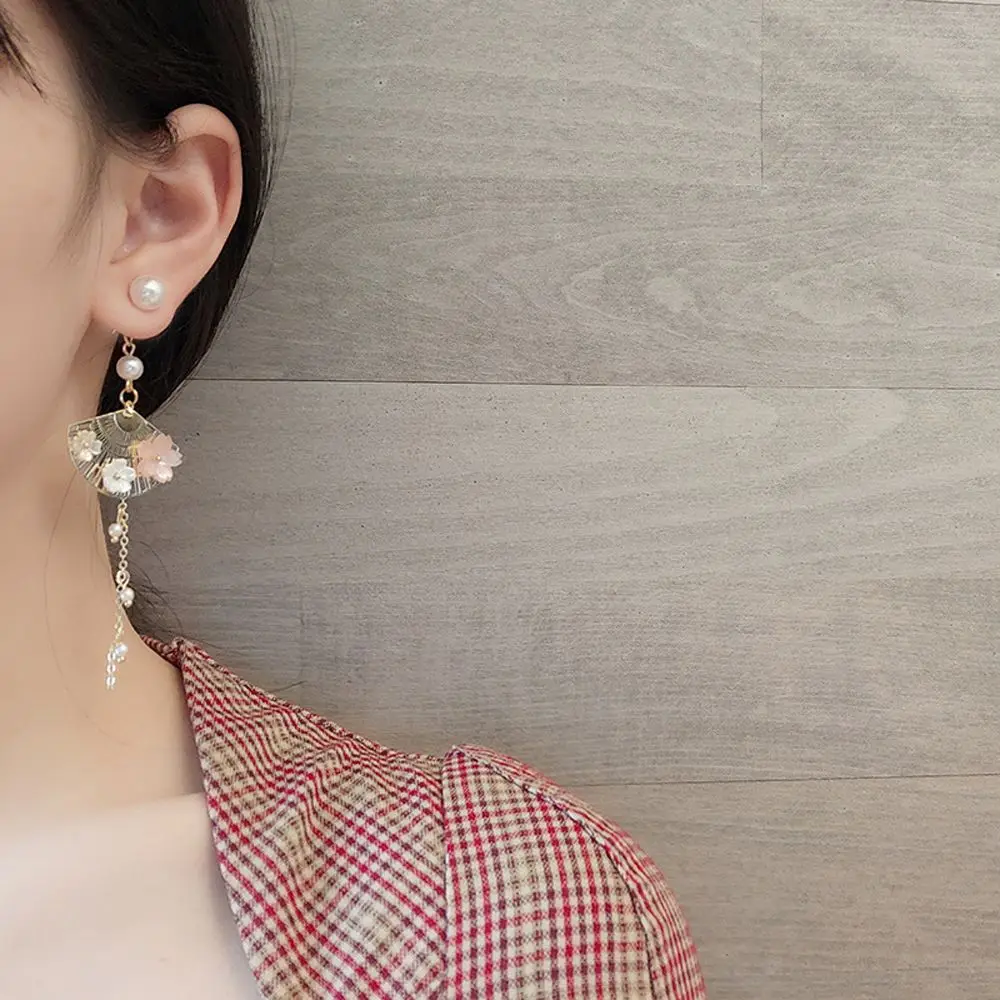 

Flower Temperament Ancient Pearl Female Fan Earrings Asymmetric Dangle Earrings Chinese Style Earrings Party Jewelry