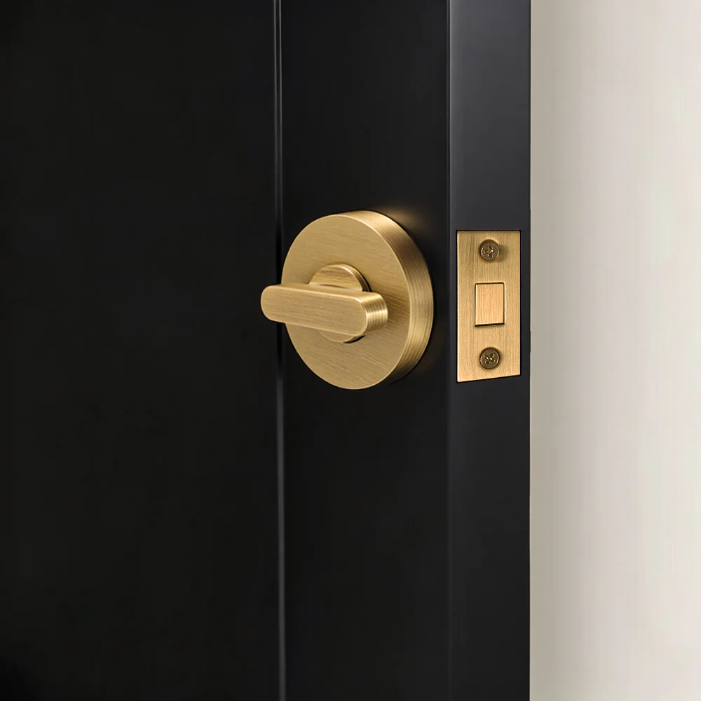 Фото DOOROOM Замок для ванной комнаты из цельной латуни, черный, с идентификационным маркером, защитой конфиденциальности, бесшумной и плавной работой, универсальный №1