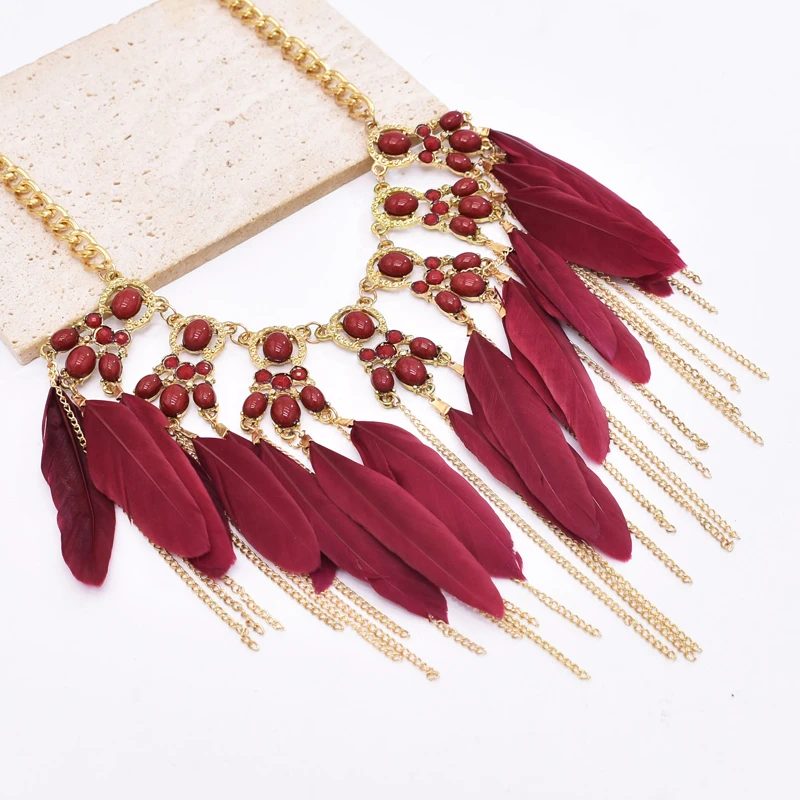 Ожерелье в богемном стиле цепочка с перьями кисточка акриловая маленькая