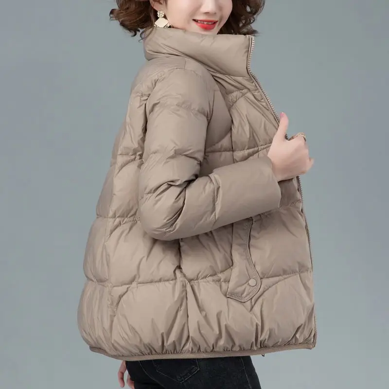 

Пуховик женский короткий, новинка 2023, зимняя одежда для мам среднего возраста, свободная модная теплая куртка на белом утином пуху с лацканами