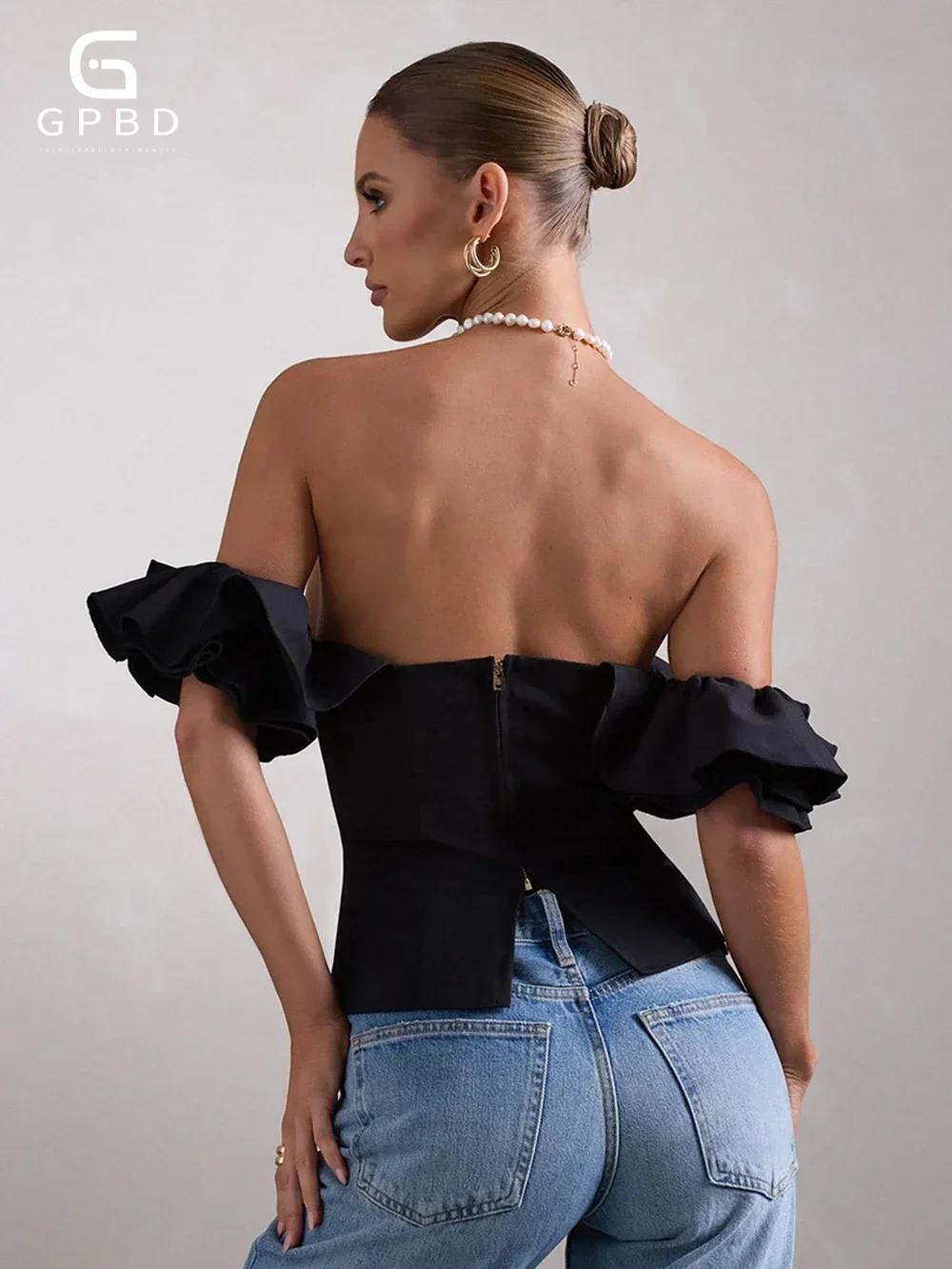 Сексуальный женский топ с открытыми плечами и рюшами на эластичной повязке