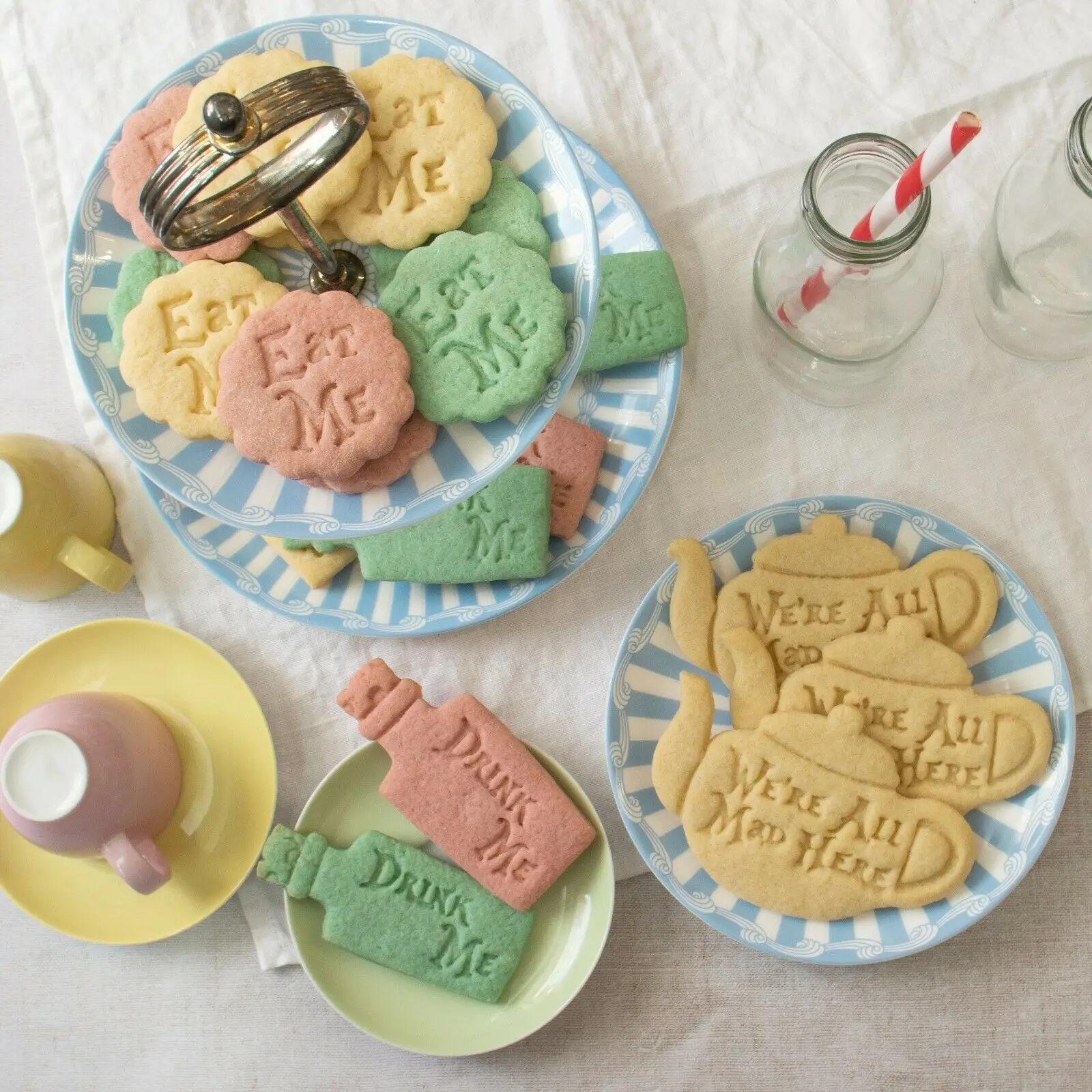 

2022 New Eat Me/Drink Me/We Are All Mad Here Cookie Molds Cookie Cutters Molds with Good Wishes DIY Cookies Fondant Stamp Tools