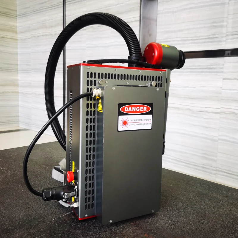 Фото BK-FLC100SZ GZTECH 100 Вт Импульсные лазерные очистители для рюкзаков Легкая импульсная лазерная чистящая машина №1