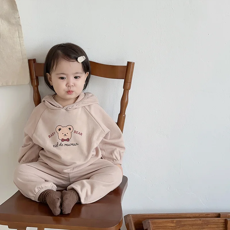 

Детский костюм с капюшоном с героями мультфильмов милый топ с длинными рукавами и рисунком медведя для мальчиков и девочек + однотонные штаны комплект из 2 предметов, детский хлопковый свитер с буквенным принтом