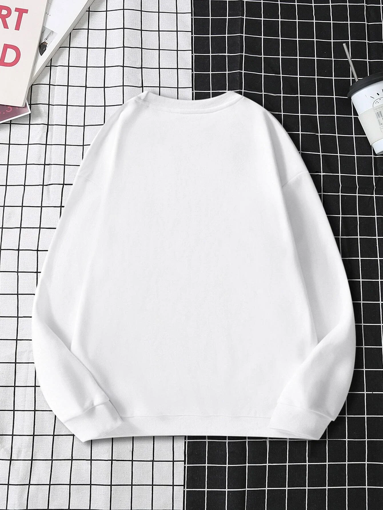 

2022 new Men Letter & Figure Graphic Thermal Sweatshirt