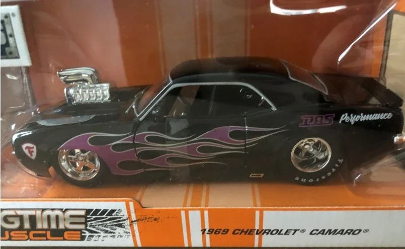 Модифицированная модель автомобиля Chevrolet Camaro в стиле ретро 1:24 1970