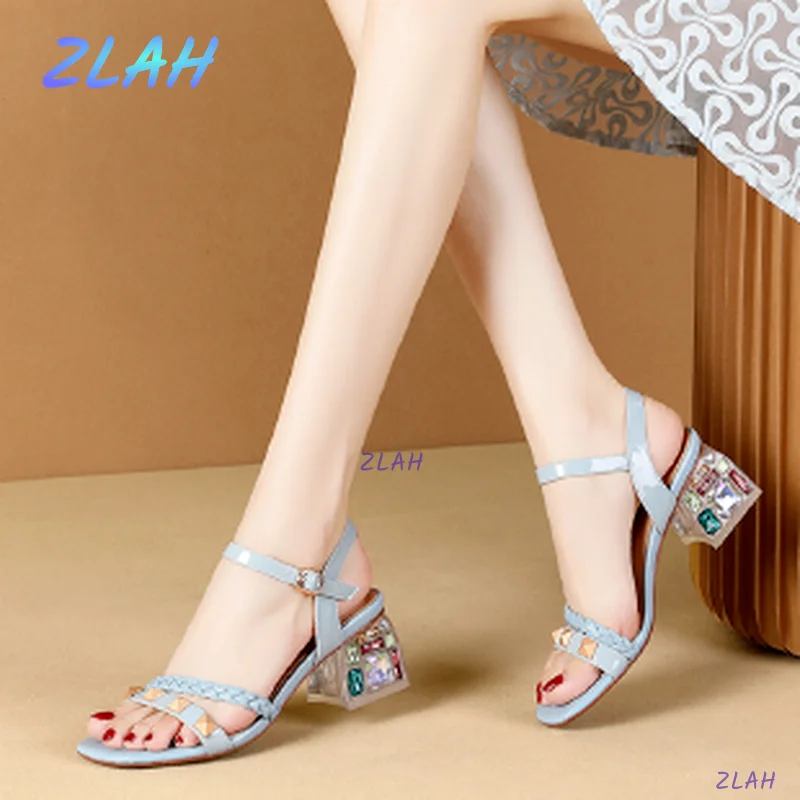 

Женские сандалии на высоком каблуке, соблазнительные босоножки с металлическим украшением, комбинация туфель с тонким ремешком, лето