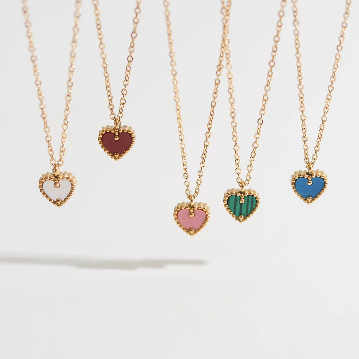 

ALTERA 2023 Fashion Colorful Heart Pendant Necklace for Women Luxury Brand Stainless Steel Shell Choker Trend Jewelry Gift Party