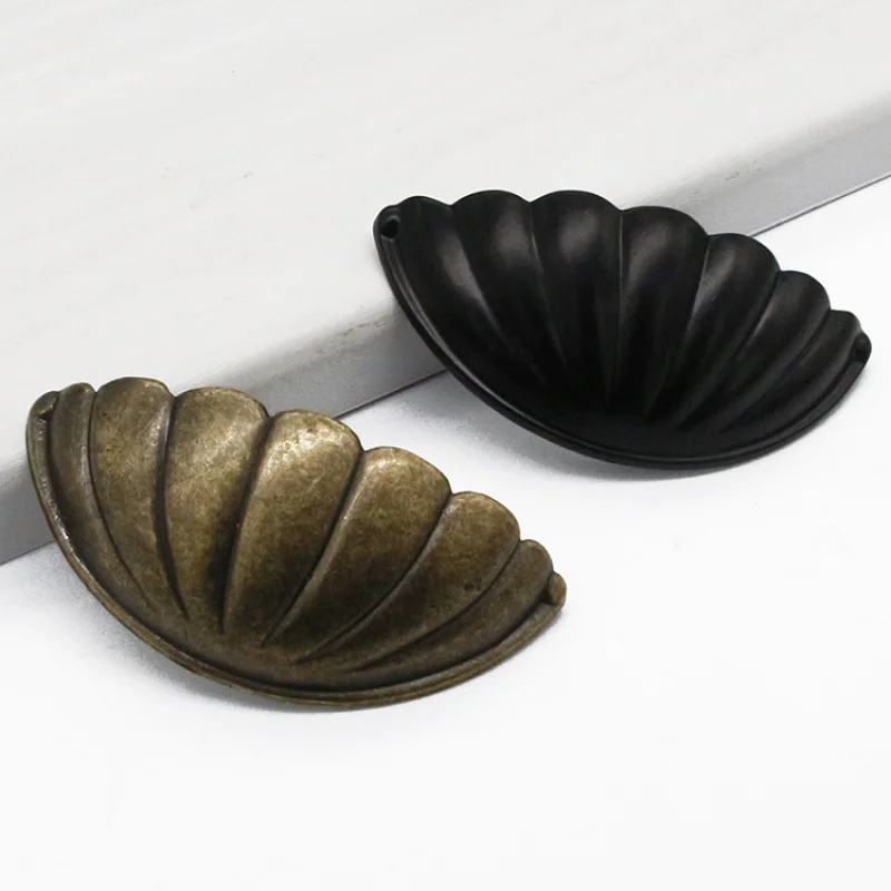

Vintage Shell Handle Drawer Handle Half Round Dumpling Handle Alloy Handle Cabinet Handle Pattern Shell Medicine Cabinet