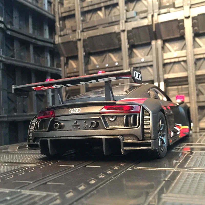 

1/24 AUDI R8 LMS Alloy Racing Car Model Diecasts Metal Toy Sports Car Model Simulation Sound and Light Collection Childrens Gift