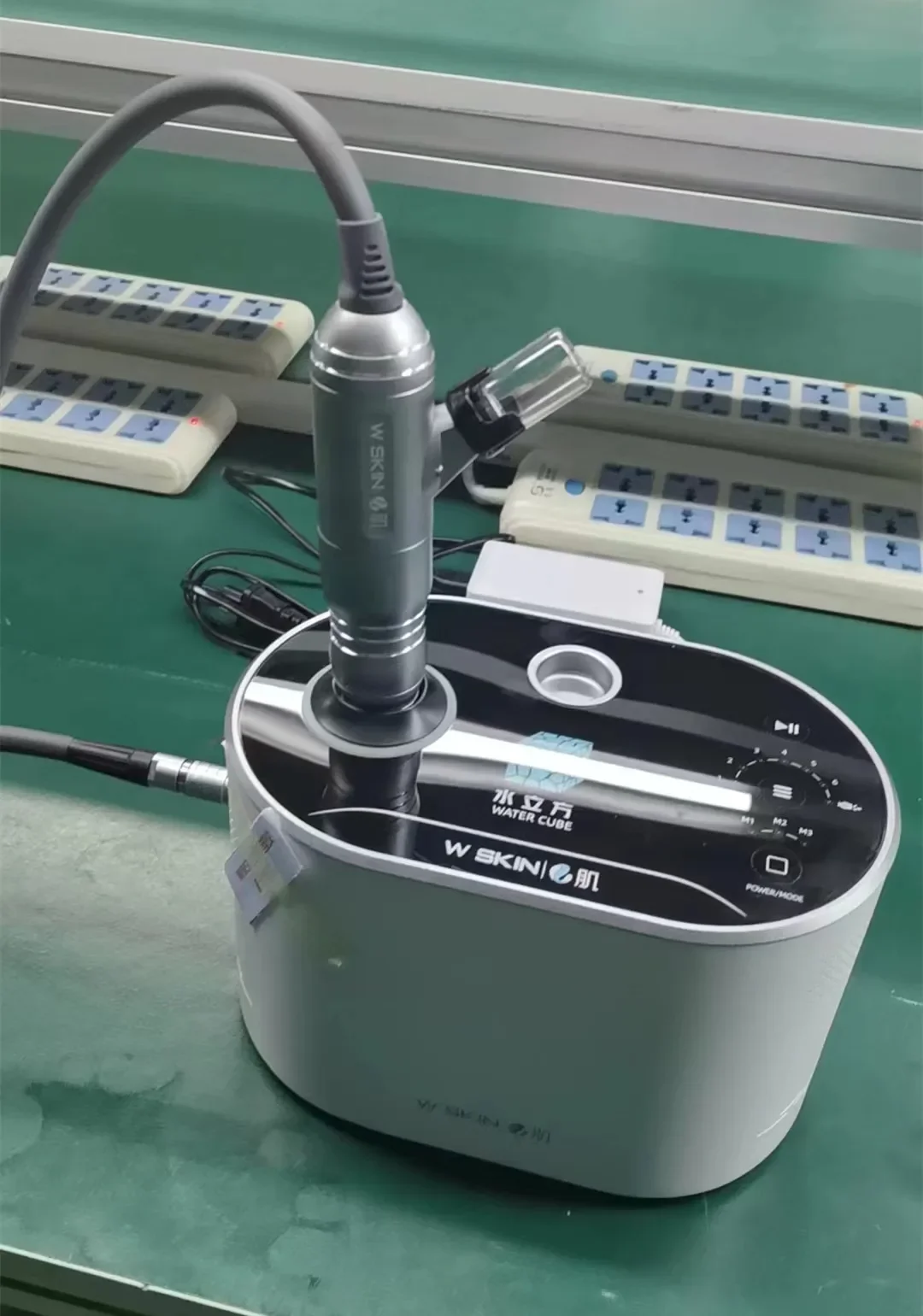 Новый неинвазивный аппарат высокого давления для безболезненного массажа лица и