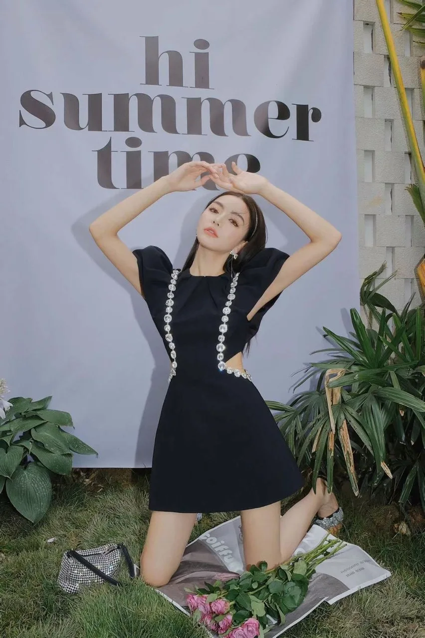 

KLEEZY 2022 summer new women's dresses little black dress puff sleeves black nightclub sexy high waist dress