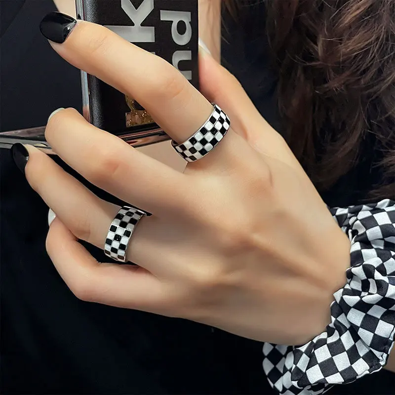 

Original Black and White Checkerboard Ring Fashion Cool Girl Jewelry Light Luxury Design French OL Woman Ring Jewelry Gift