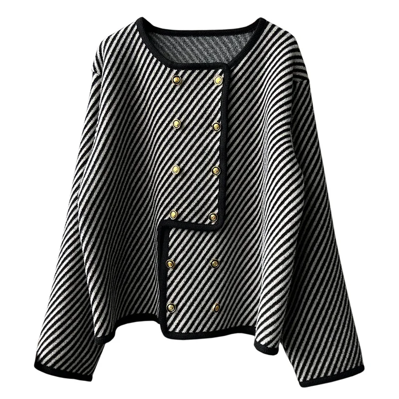 Рисунок 5 - Женская осенне-зимняя трикотажная куртка в полоску