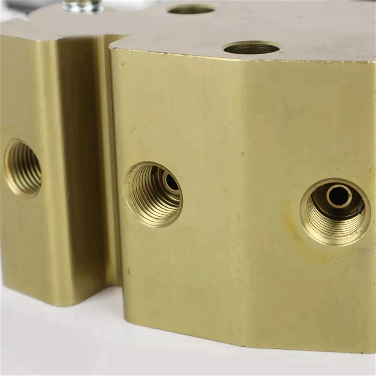 8- 97307390 -0 Автомобильный тормозной клапан подходит для ISUZU D-MAX II 2006-2012 TFS86 2.5T TFS85 3.0T