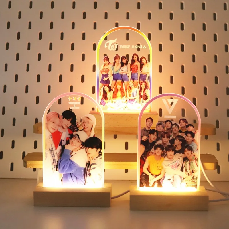 

Светодиодный ночник Kpop ASTRO SEVENTEEN Stray kids TREASURE, Двойной Деревянный, USB, декоративный аниме светильник для спальни, гостиной, Декор