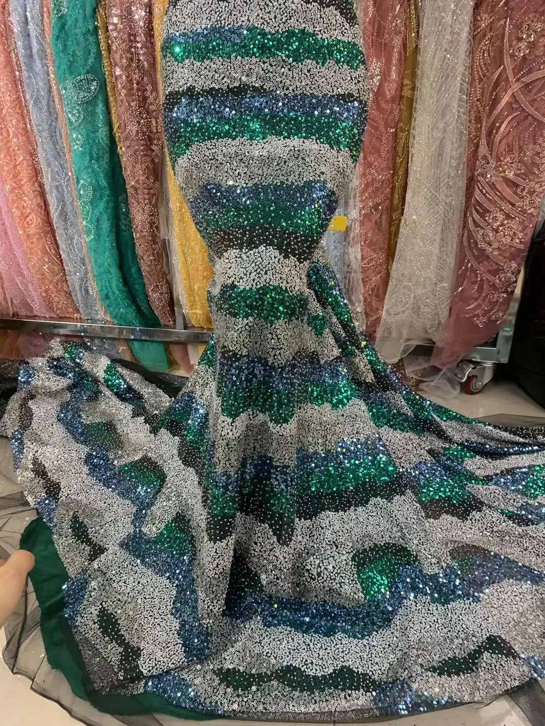 

Luxury French Lace with Sequins Fabric High Quality African Fabric Lace Petty Embroidered Fabric for Wedding Dress ZXW-881