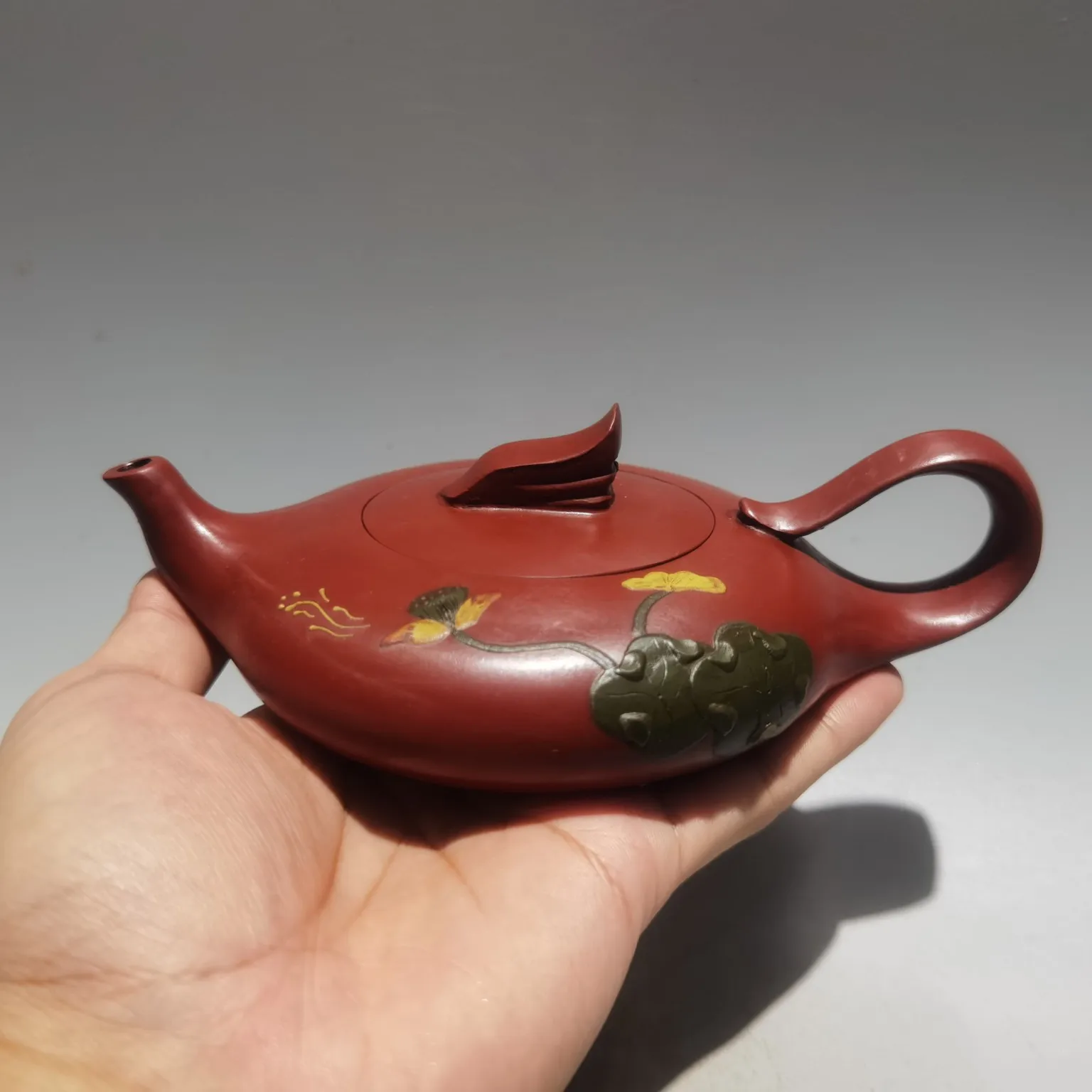 

Фарфоровая керамика Yixing Zisha 7 дюймов, летающий горшок с рисунком лотоса, чайник, украшение для офиса из красной глины, городской домик