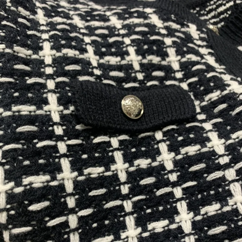 Женский твидовый вязаный кардиган черно-белый клетчатый на пуговицах с длинным