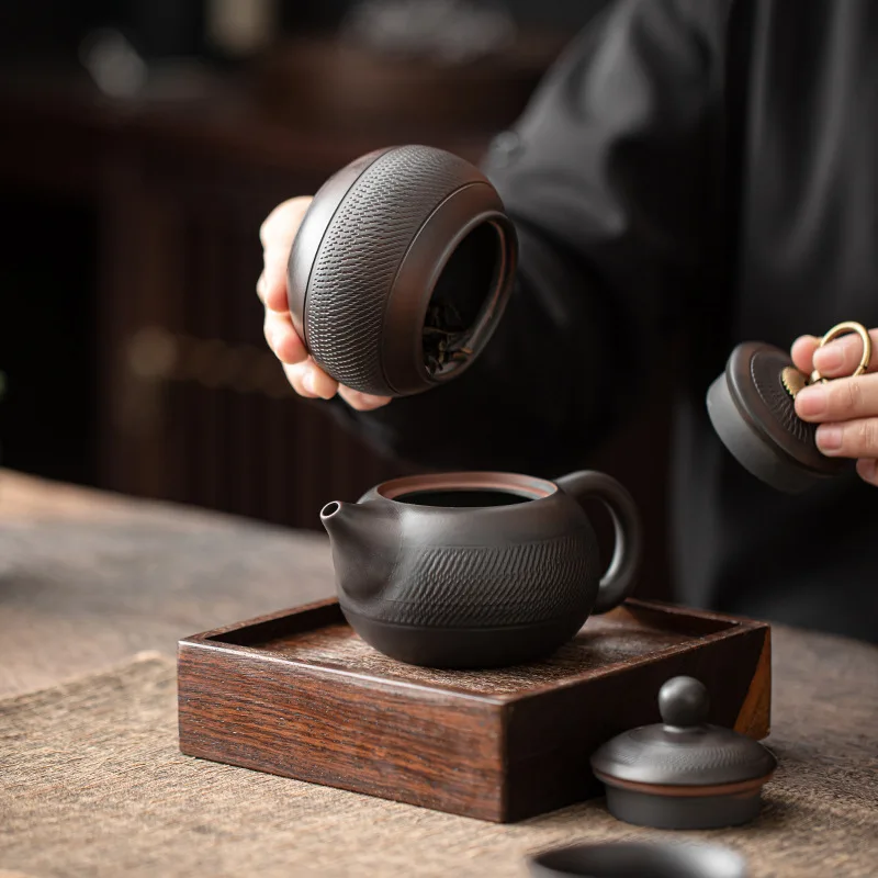 Чайная банка ручной работы из фиолетовой керамики