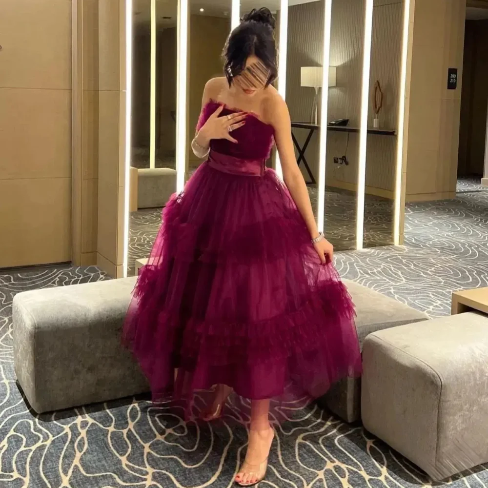 

Вечернее платье с оборками в несколько рядов, длиной до щиколотки, без бретелек