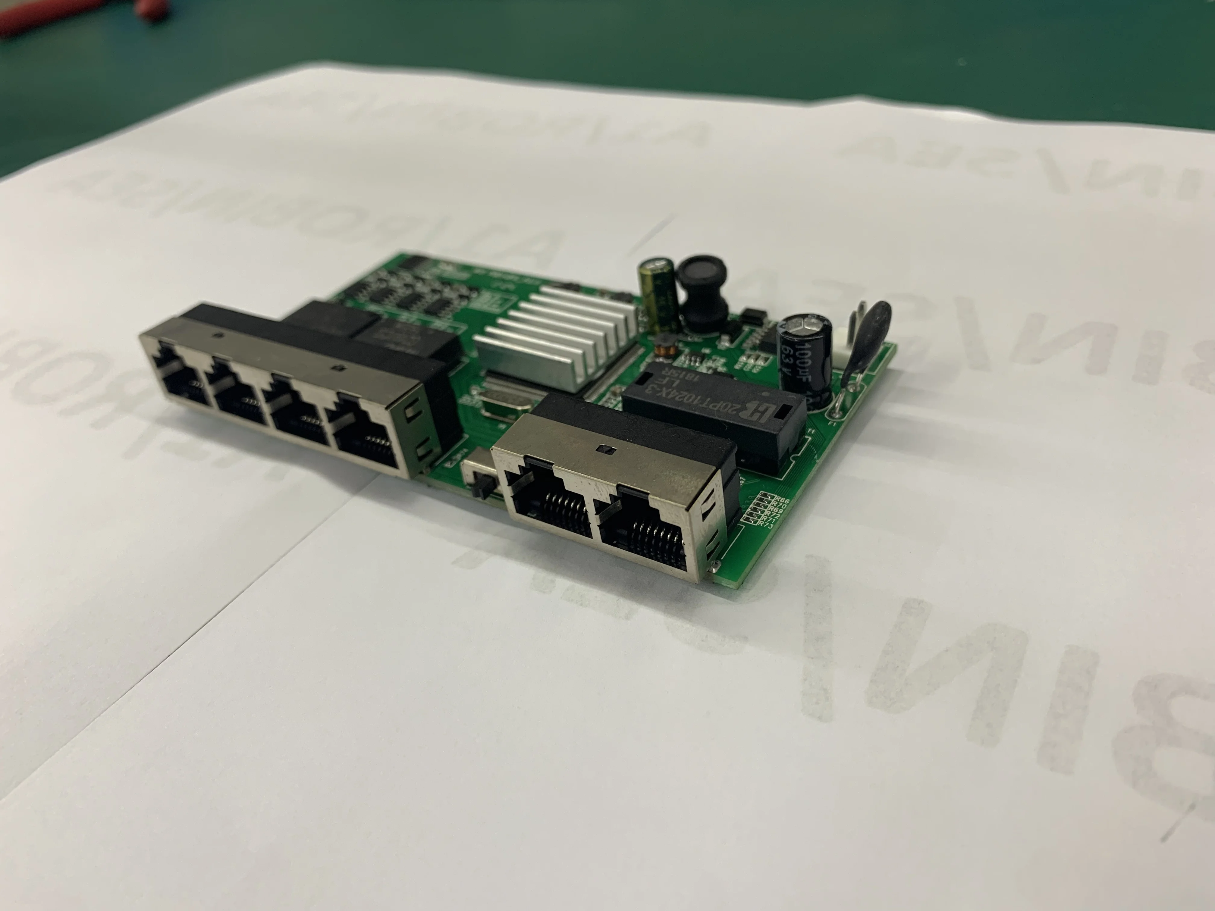 Заводской Ethernet-коммутатор OEM ODM POE 4FE+2FE PCBA на складе