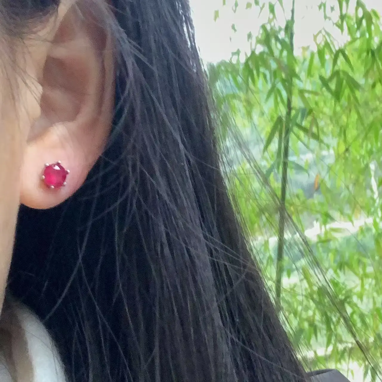 Серьги-гвоздики HEYYA STONE с рубином из нержавеющей стали