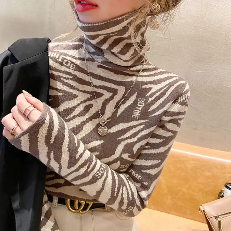 

Women's Autumn and Winter 2023 New Korean Leopard Fashion Slim Pullover High Neck Striped Long Sleeve Letter Sweater Knit Tops
