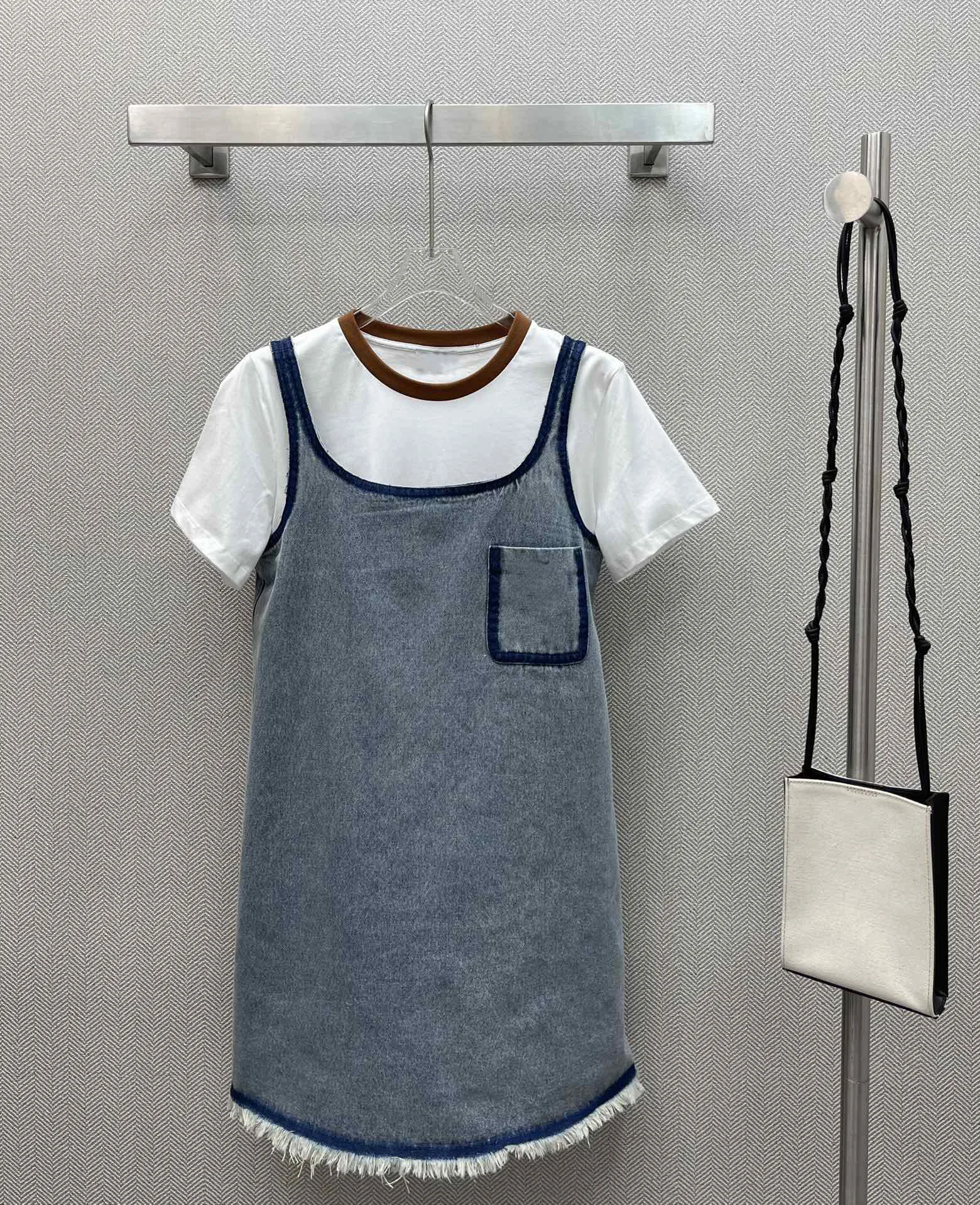 Pocket classic embroidery blue denim sundress to do old edge design wash water is simply nice  5.23