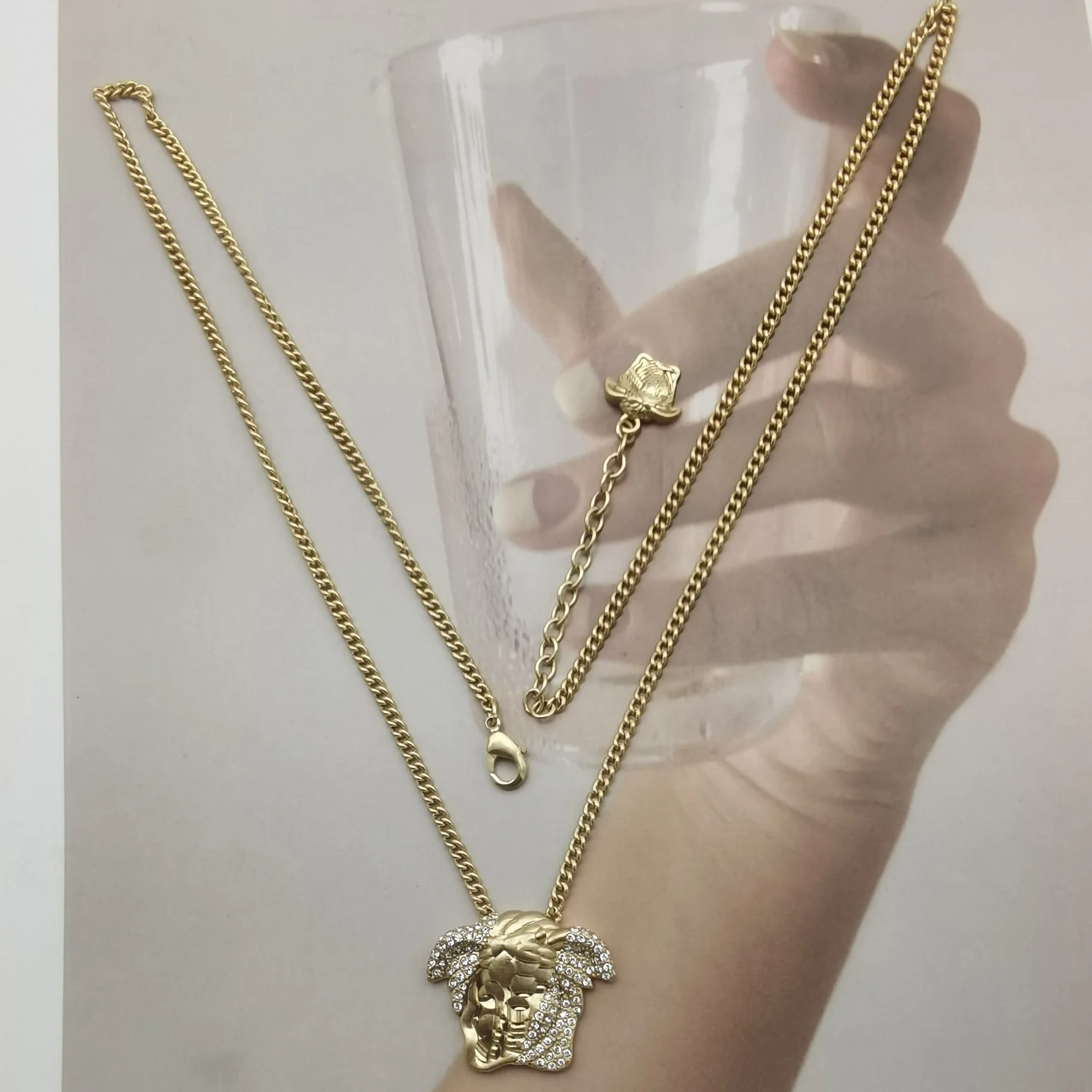 

European and American retro gold beauty head temperament Necklace