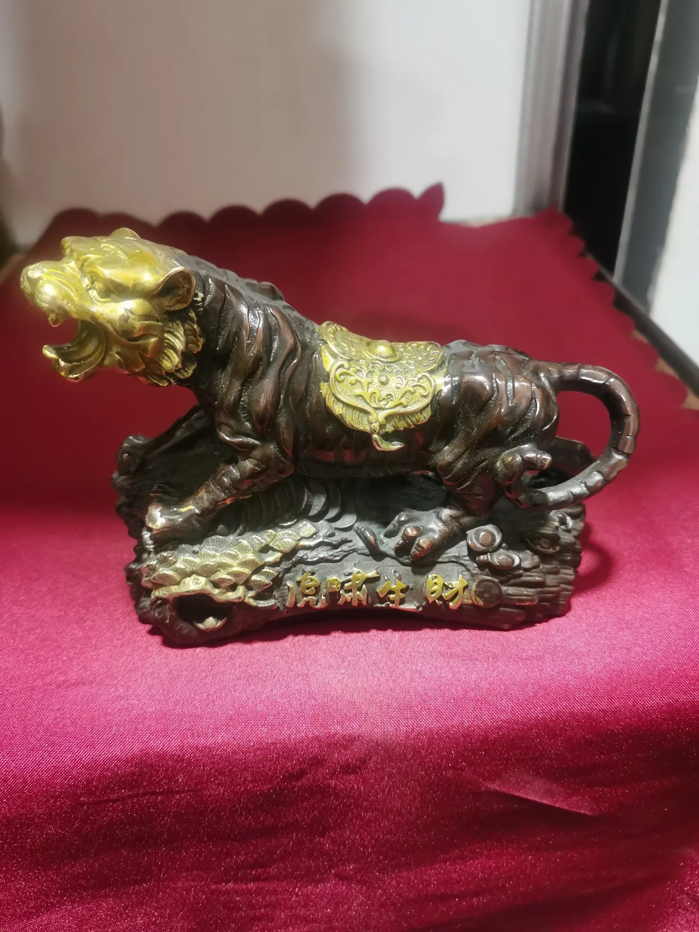 

Retro Tiger Decorative Statue Copper Lucky Tiger Sculpture Ornament Metal Bronze Animal Statue Office Desk Decoration