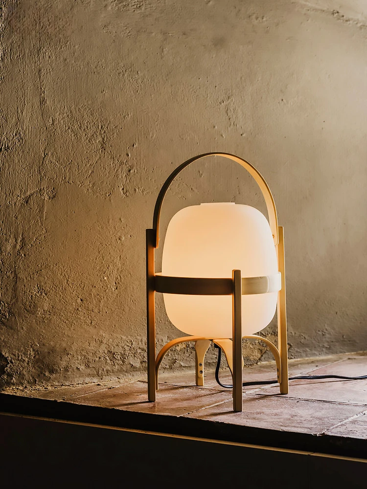 

Портативная настольная лампа из массива дерева, простая и индивидуализированная стеклянная Напольная Лампа для спальни, кабинета, кофейни, атмосферная лампа