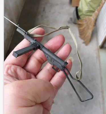 

Миниатюрный пистолет-пулемет Sternmark 2 1:6