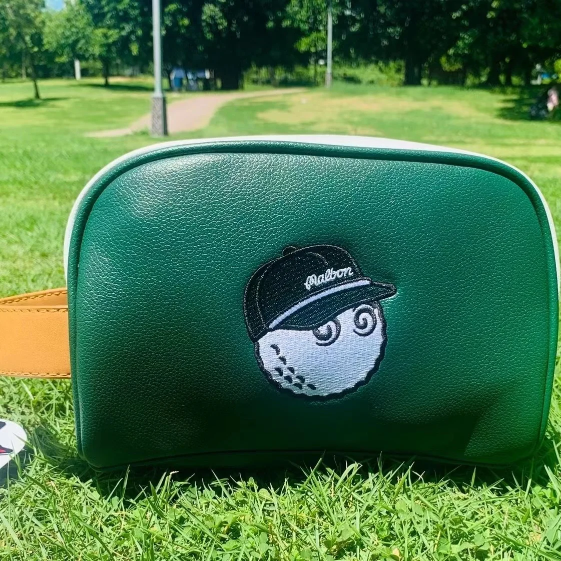 MALBON Luxury Golf Clothing Bag The same lightweight portable multi-functional bag for men and women Outdoor sports golf handbag
