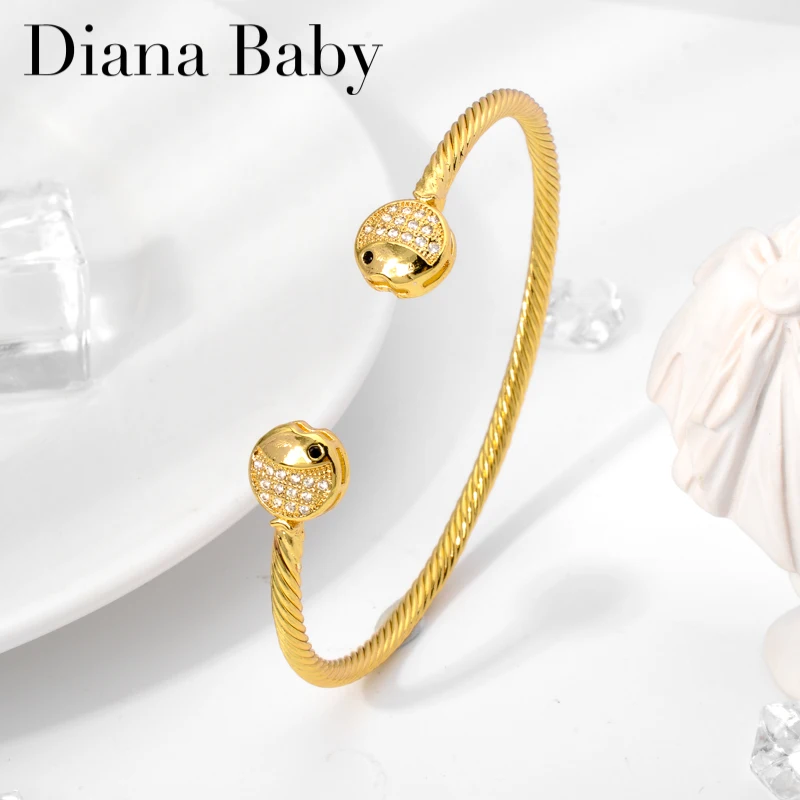 

Diana Baby Fashion Jewelry Lovely Little Fish Gold Color Bracelet Inlay Shiny Zircon For Women Round Bangle Engagement Gifts