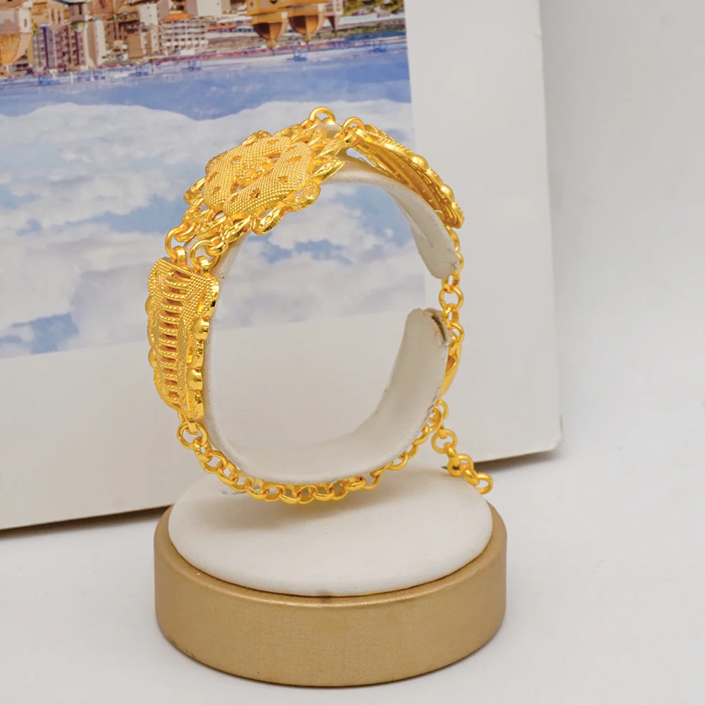 Комплект из колье и серёг под золото |