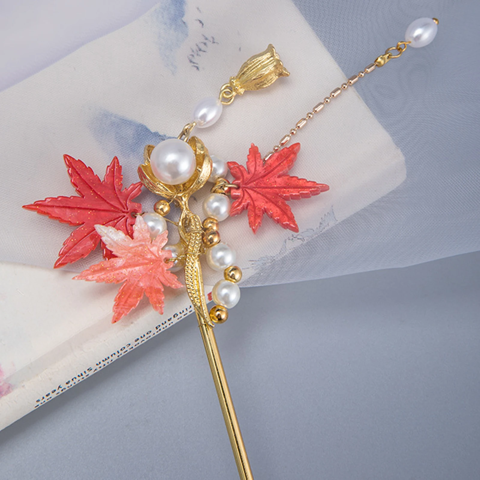 Заколки для волос в виде красного кленового листа золотого цвета металлические