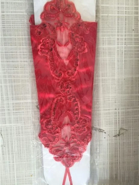 Рисунок 4 - Кружевные свадебные перчатки с