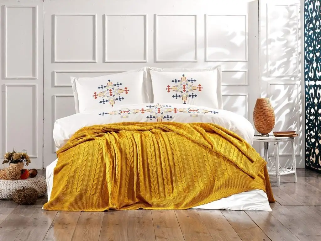 

Dowry disemi cross double double Knitwear blanket set mustard