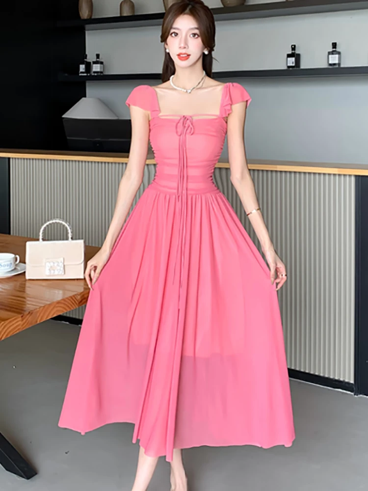 Летнее плиссированное облегающее длинное платье с розовым бантом и квадратным