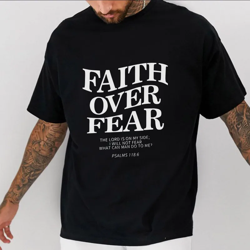 Мужская футболка с коротким рукавом и круглым вырезом надписью